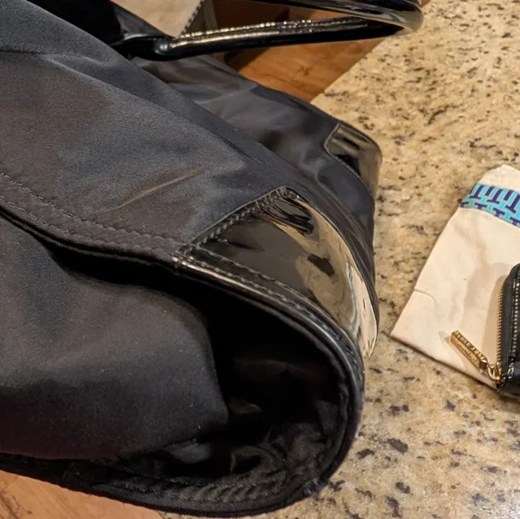 Tory Burch Large Black Ella Tote Bag Patent Logo and Matching Wallet - Picture 8 of 12